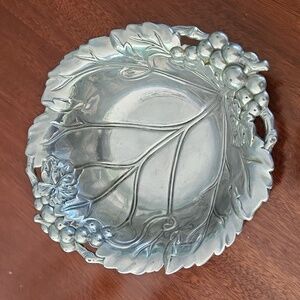 Arthur Court Grapevine serving dish. Excellent condition.